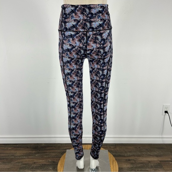 💕 Victorias Secret Sport VSX Womens Knockout Printed Leggings M - Picture 3 of 10
